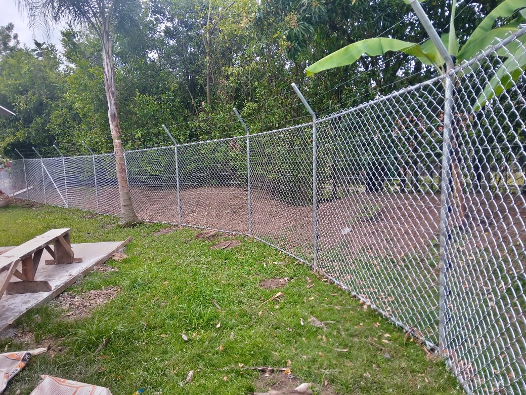 Malla eslabonada para cerramiento perimetral de finca