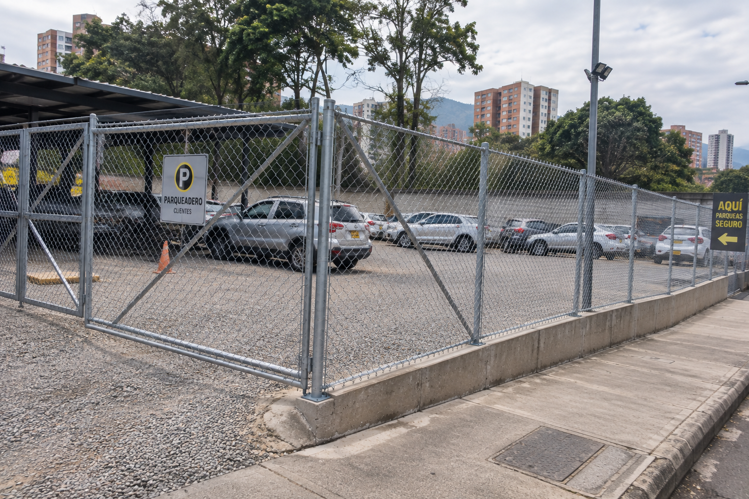 CERRAMIENTO PARQUEADERO