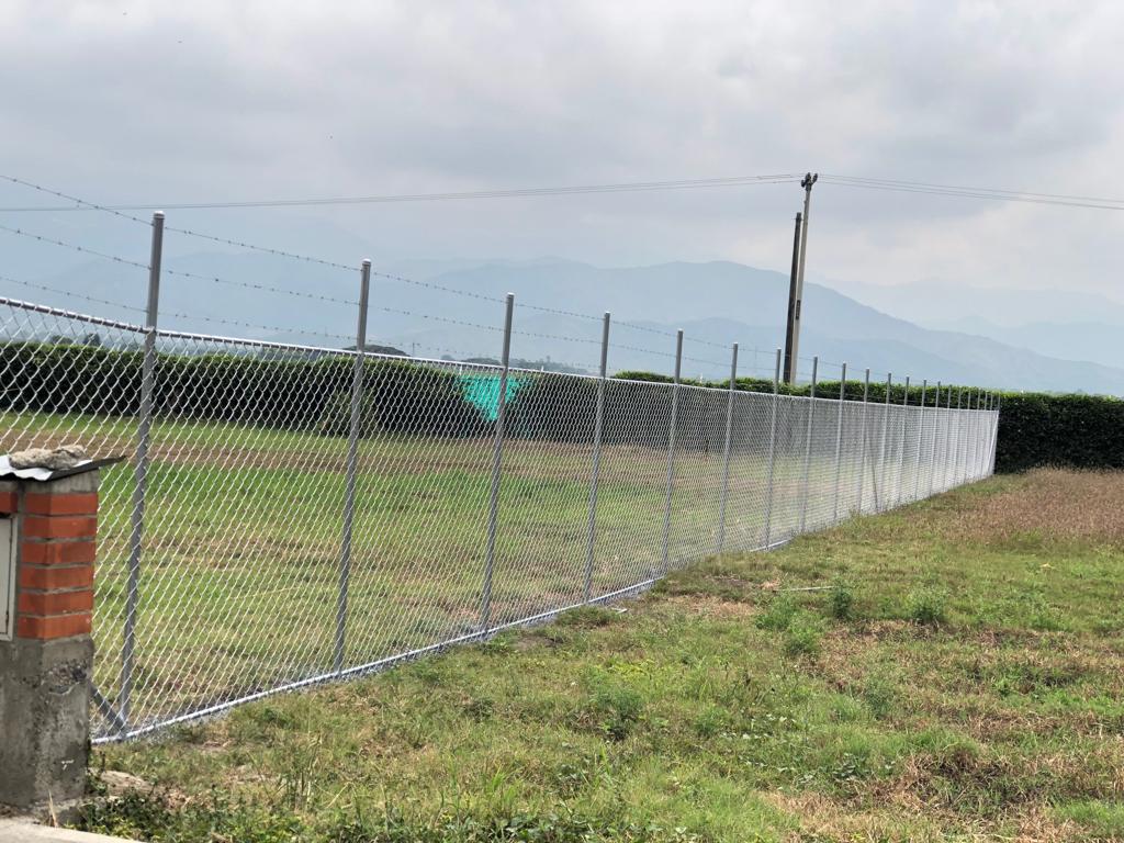 Cerramiento con malla eslabonada para lotes y terrenos